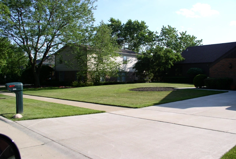 Kentucky Property Right-of-Way Laws: A home with a driveway